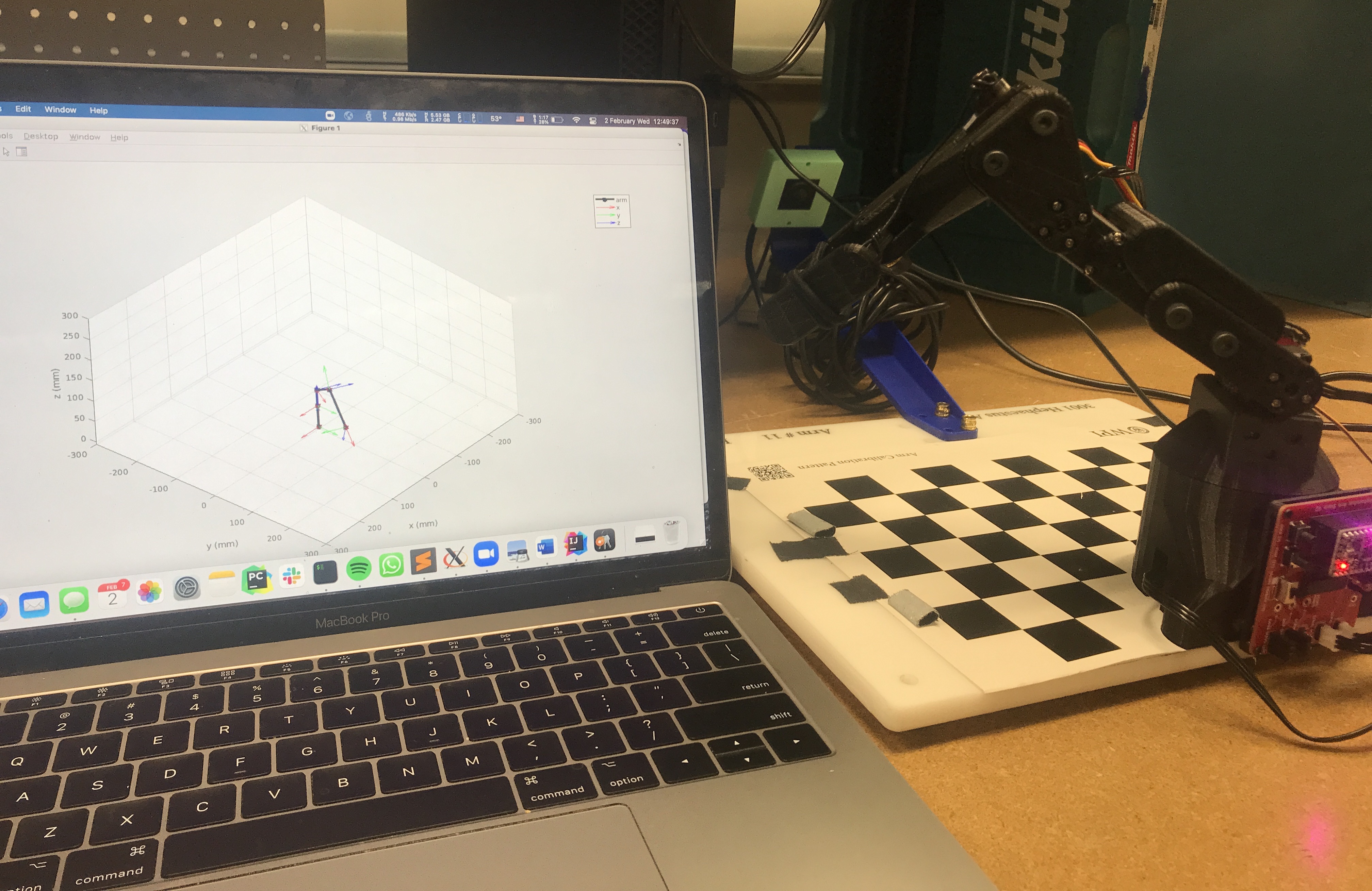 Robot arm with MATLAB joints/links visualization